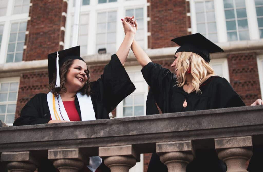 Laurea all'estero: vorresti conseguire il titolo in un paese straniero, ma temi di non riuscire a gestire la procedura? Affidati a Europe Tutor University.