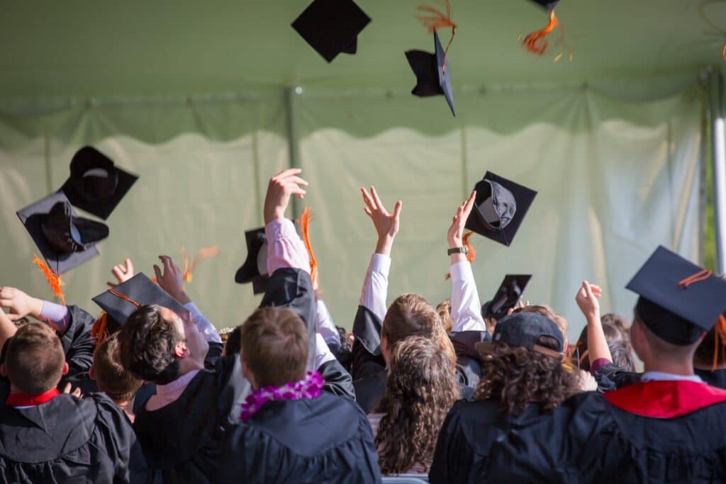 Laurea all'estero? Ne parliamo in questo articolo. Scopri i vantaggi dell'esperienza di formazione universitaria all'estero!